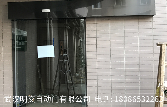 武汉自动门客户安装案例:汉阳帅府车友饭店